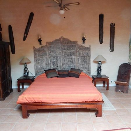 Le Chateau Des Estubiers Bed & Breakfast Serignan-du-Comtat Ngoại thất bức ảnh