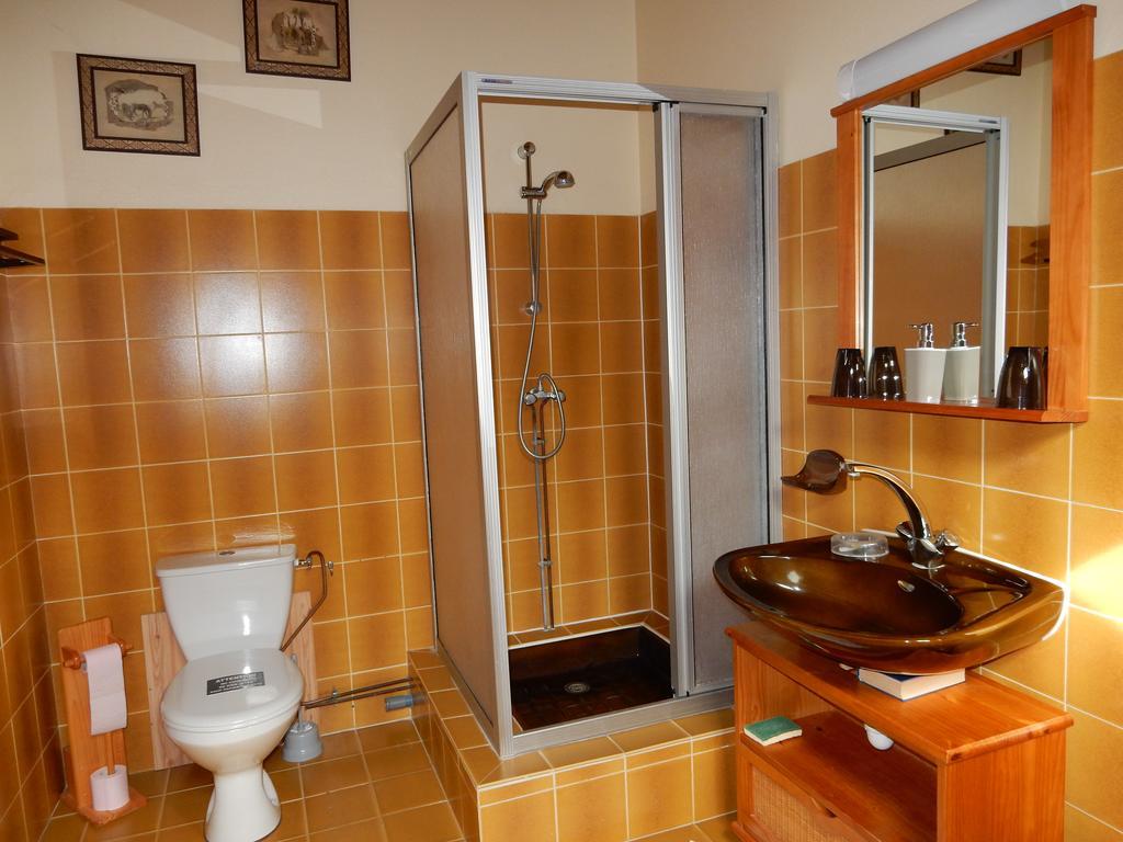 Le Chateau Des Estubiers Bed & Breakfast Serignan-du-Comtat Phòng bức ảnh