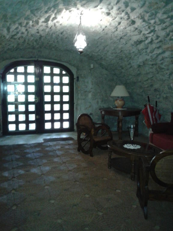 Le Chateau Des Estubiers Bed & Breakfast Serignan-du-Comtat Ngoại thất bức ảnh