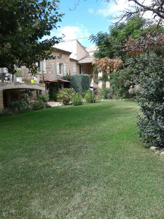 Le Chateau Des Estubiers Bed & Breakfast Serignan-du-Comtat Ngoại thất bức ảnh