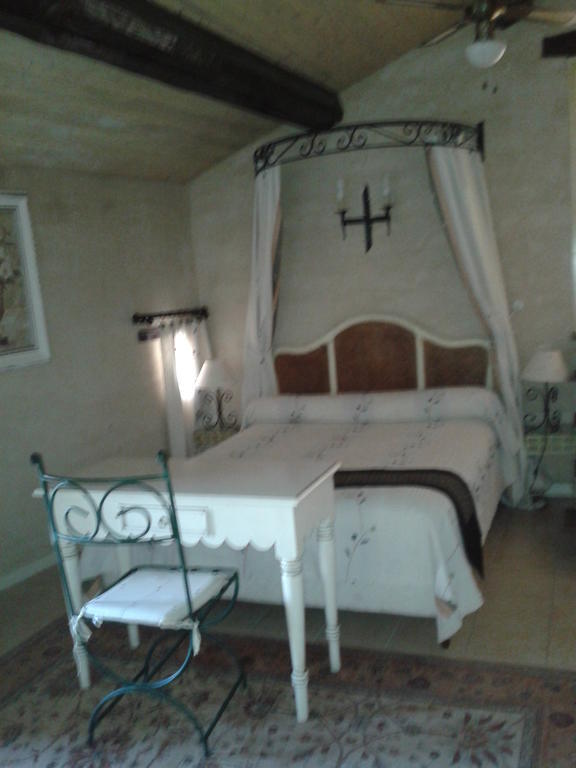 Le Chateau Des Estubiers Bed & Breakfast Serignan-du-Comtat Phòng bức ảnh