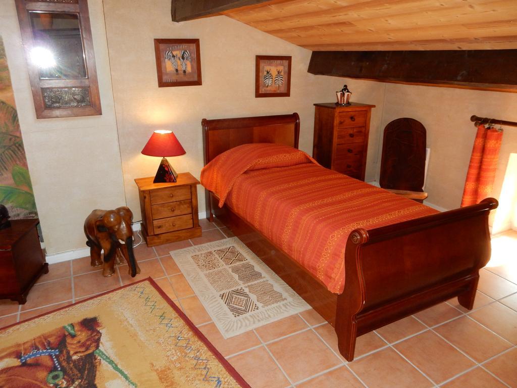 Le Chateau Des Estubiers Bed & Breakfast Serignan-du-Comtat Ngoại thất bức ảnh