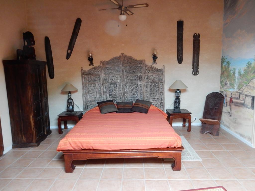 Le Chateau Des Estubiers Bed & Breakfast Serignan-du-Comtat Ngoại thất bức ảnh